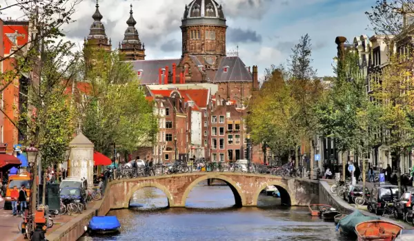 Защо си заслужава да посетим Амстердам през есента?