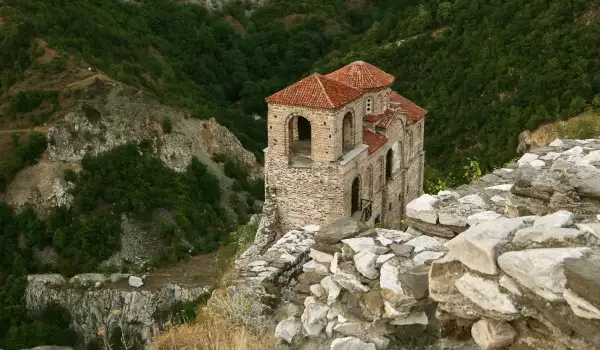 Обновената Асенова крепост вече приема посетители
