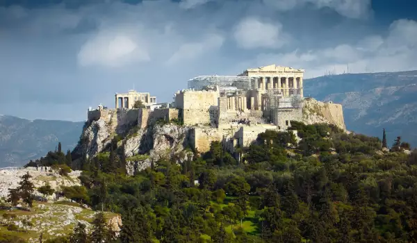 Атина и акропола