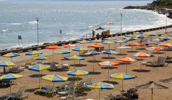 Разширяват територията за чадъри и шезлонги по плажовете