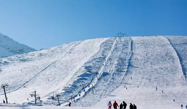 Млади скиори се състезават за купа Капи в Банско
