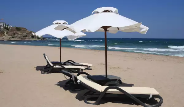 Забранено е къпането на Офицерския плаж във Варна