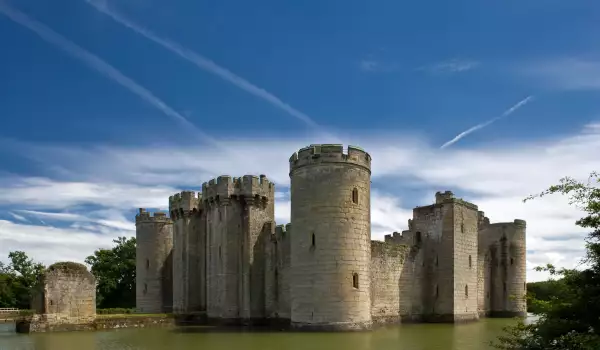 Замъкът Бодиам в Англия
