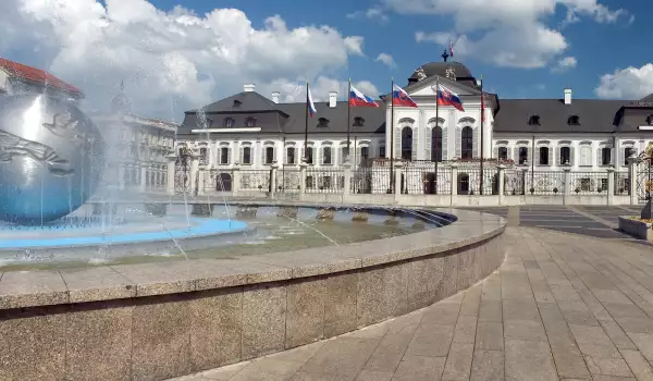 Братиславският дворец