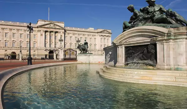 Туристите в Лондон предпочитат шопинга пред Бъкингамския дворец