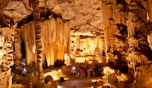 Пещери Канго