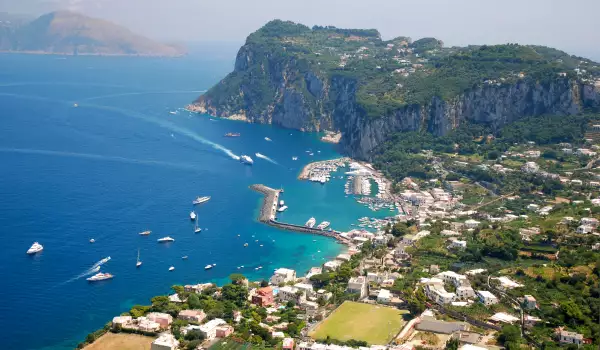 Остров Капри в Италия