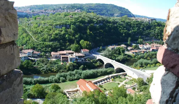 4 млн. лева за реставрацията на крепостта Трапезица