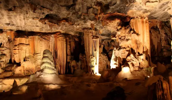 Посетителите на Ягодинската пещера са намалели с 30 процента