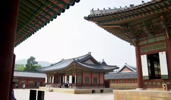 Дворецът Changdeokgung