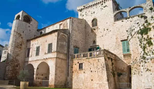 Италианският замък Конверсано