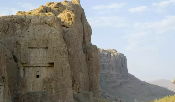Гробницата на персийския цар Дарий в Персеполис