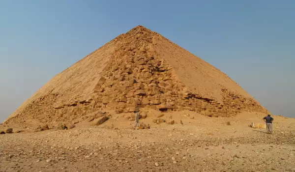 Пирамидите Дашур