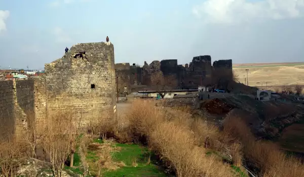 Крепостни стени на Диарбекир