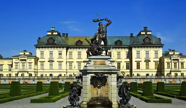Кралският дворец Дротнингхолм в Швеция
