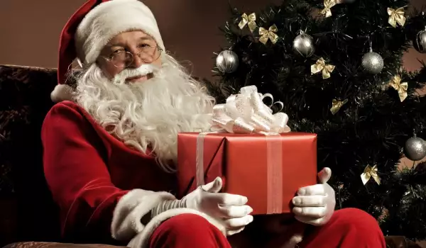 Дядо Коледа обикаля улиците на Велико Търново