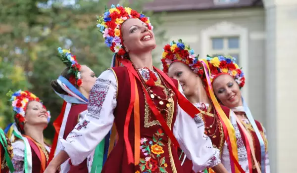 Фолклорен фестивал Изворен глас в Смилян