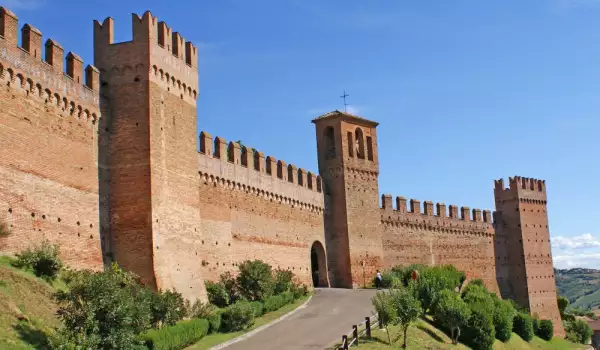 Крепостта Градара в Италия