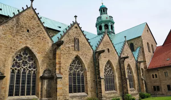 Катедрала Света мария в Хилдесхайм