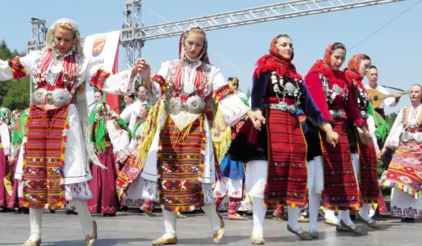 Фолклорен фестивал завладява Велинград