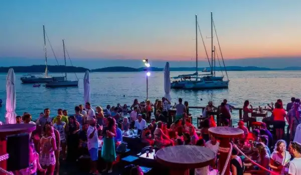Hula Hula Beach Bar