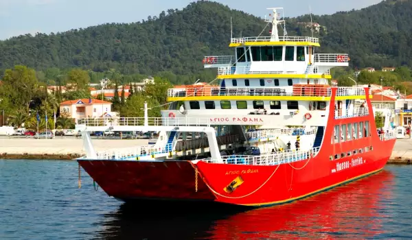 Стачка спира фериботите в Гърция по празниците
