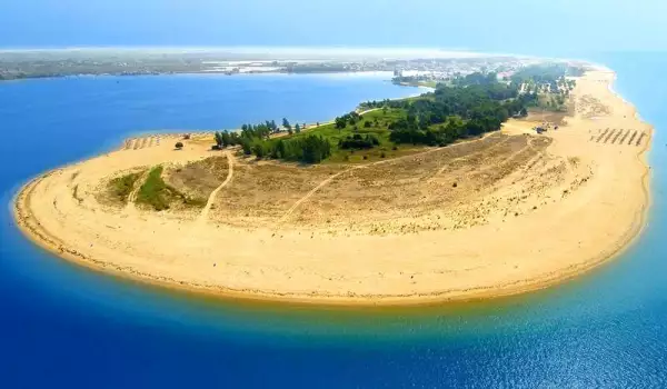 Луксозен гръцки остров се продава за 15 милиона евро