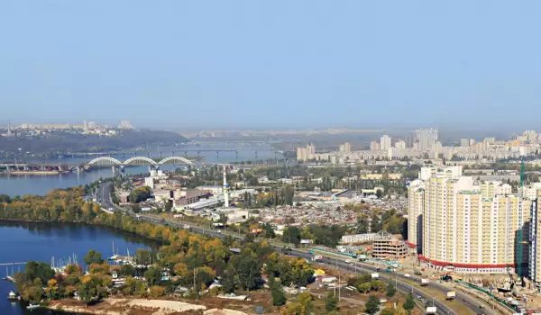 Река Днепър в Киев