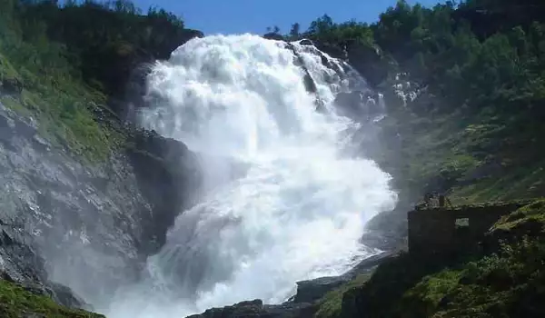 Водопадът Кьосфосен
