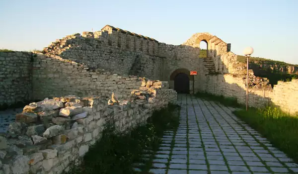 Средновековна ловешка крепост