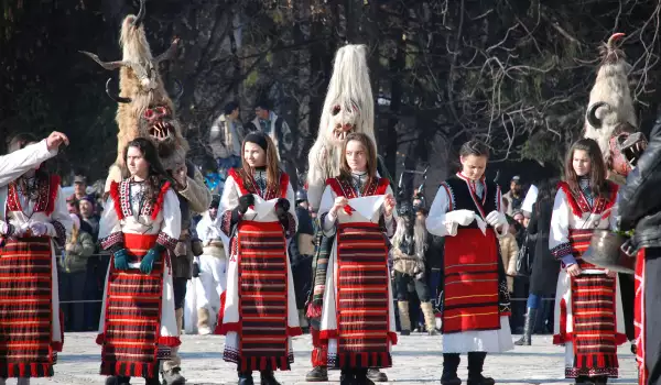 Пъстър празник на кукерите и българските традиции в Стара Загора