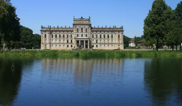 Замъкът Лудвигслуст