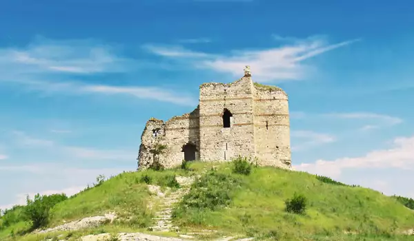 Крепостта Букелон при село Маточина