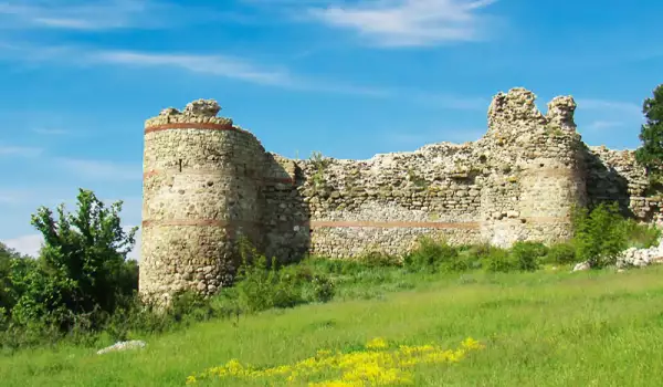 Крепостта Мезек ще се превърне в туристическа атракция