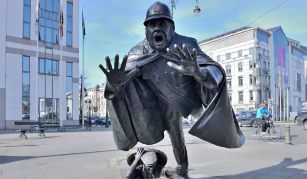 Молебек, Брюксел