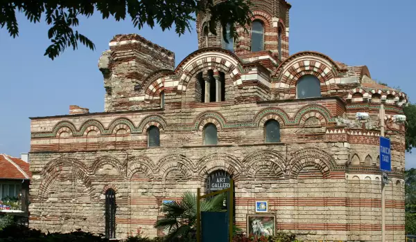 Несебър има десет добре запазени средновековни църкви