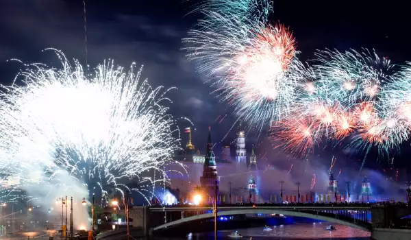 Близо 250 000 българи ще посрещнат празниците в чужбина