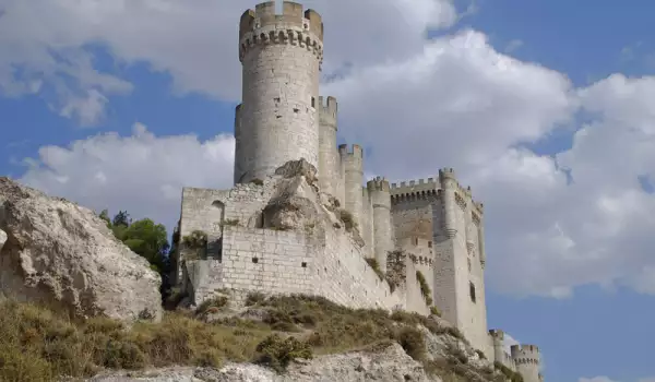 Замъкът Пенафиел в испанската провинция Валядолид