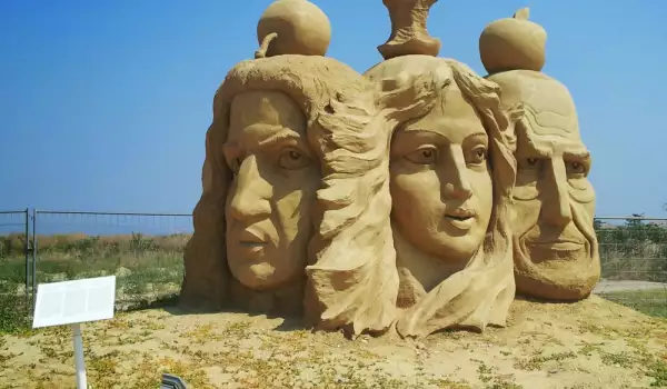Последен шанс за посещение на пясъчните скулптури в Бургас!