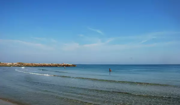Протести срещу забраната за ползване на плаж Вромос в Черноморец