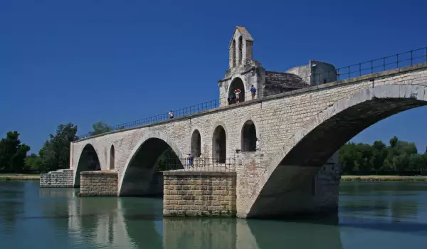 Мостът Пон Сен-Бенезе