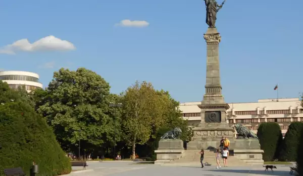 Издигат паметник на Елиас Канети в Русе