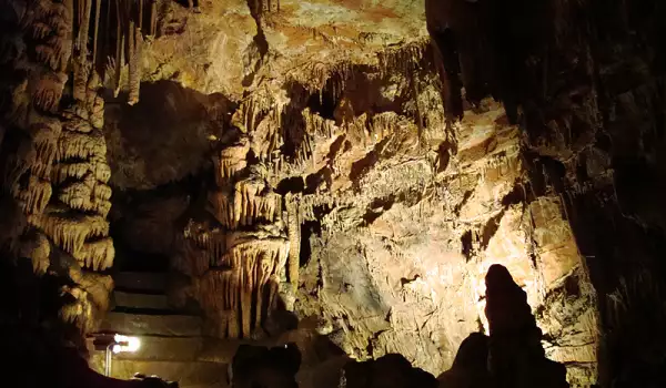 Пещерата Бачо Киро е сред топ десет пещери
