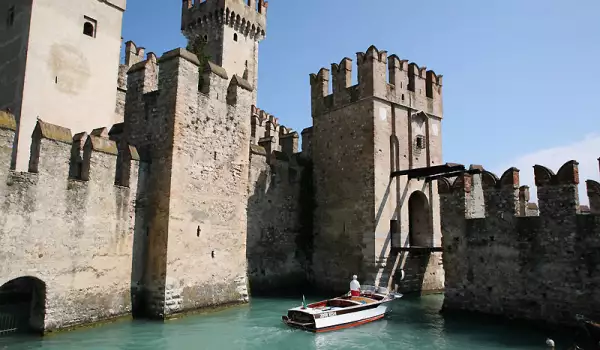 Замъкът Сирмионе в Италия