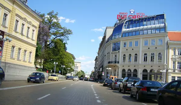 Празна улица в София