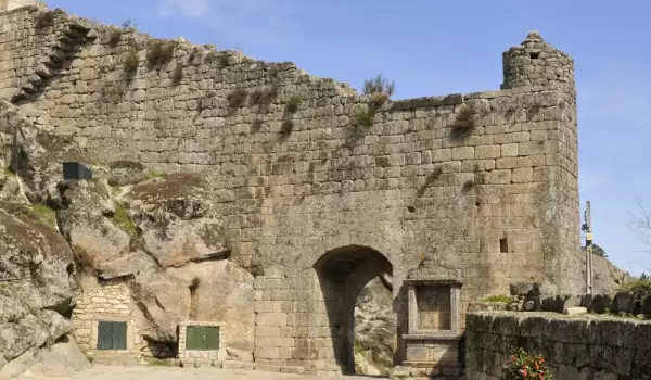 Замъкът Sortelha в Португалия