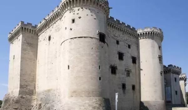 Замъкът Тараскон