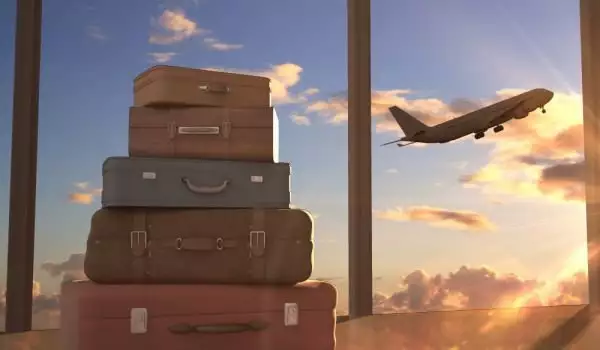 Самолет и куфари