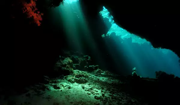 Подводна Пещера