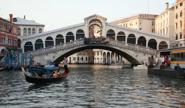 На Венеция ѝ писна от туристите